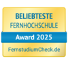 Beliebteste Fernhochschule Beliebteste Fernhochschule Award 2025, verliehen von FernstudiumCheck.de. Das Design ist in Gelb und Blau gehalten.