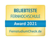 Beliebteste Fernhochschule Award 2021 von FernstudiumCheck.de, dargestellt auf einem goldenen Hintergrund mit blauer Schrift.